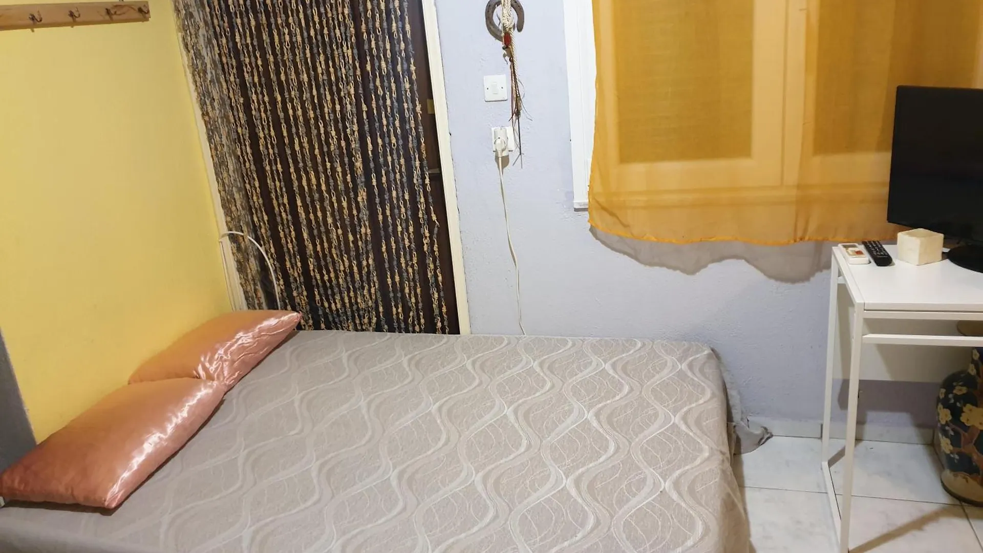 Holiday home San Mamas Seaside Cottage-House, Large Garden And Caravan Agios Mamas