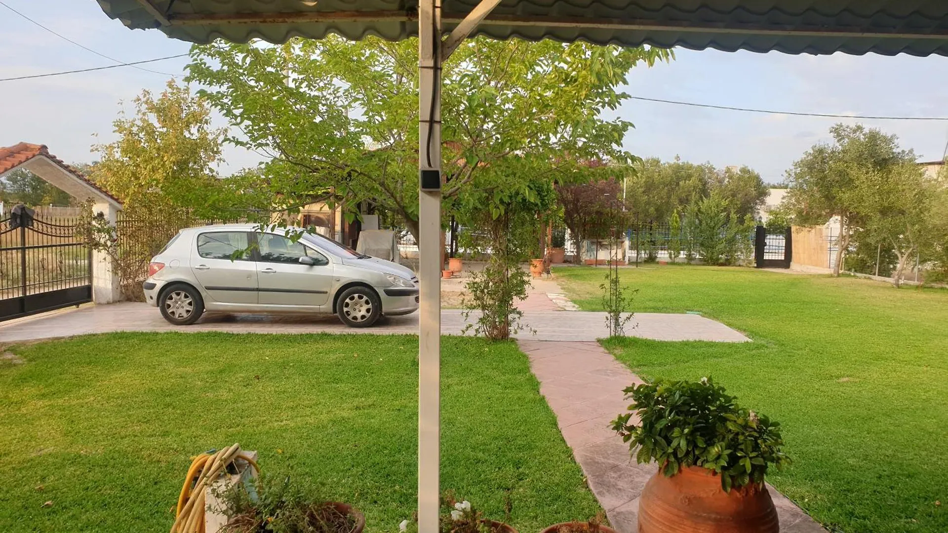 San Mamas Seaside Cottage-House, Large Garden And Caravan Agios Mamas  Greece
