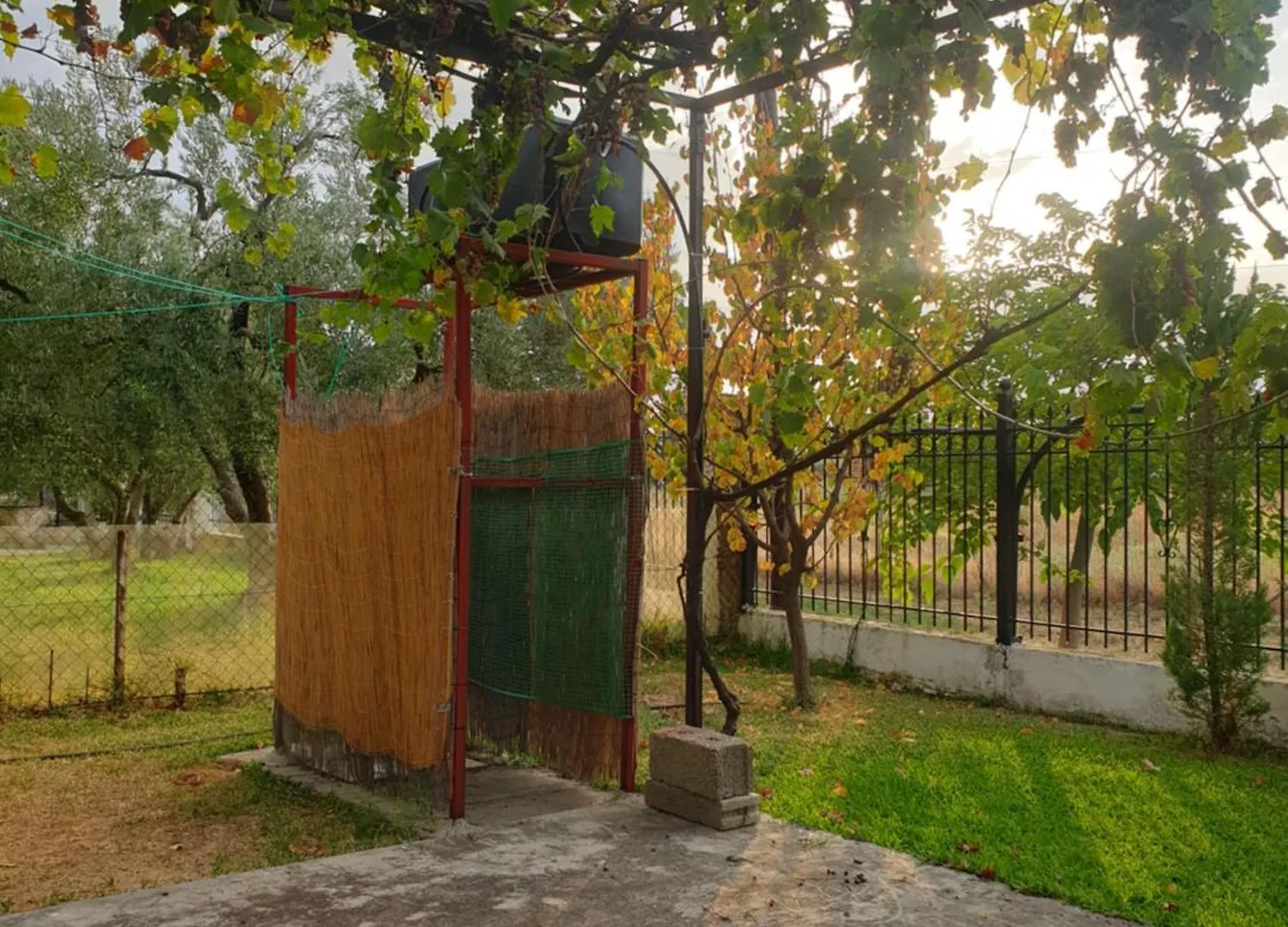 San Mamas Seaside Cottage-House, Large Garden And Caravan Agios Mamas  0*, Agios Mamas (Chalkidiki)